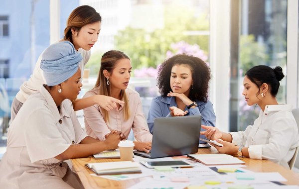 les stratégies pour améliorer votre positionnement dans les moteurs de recherche grâce au marketing d'influence